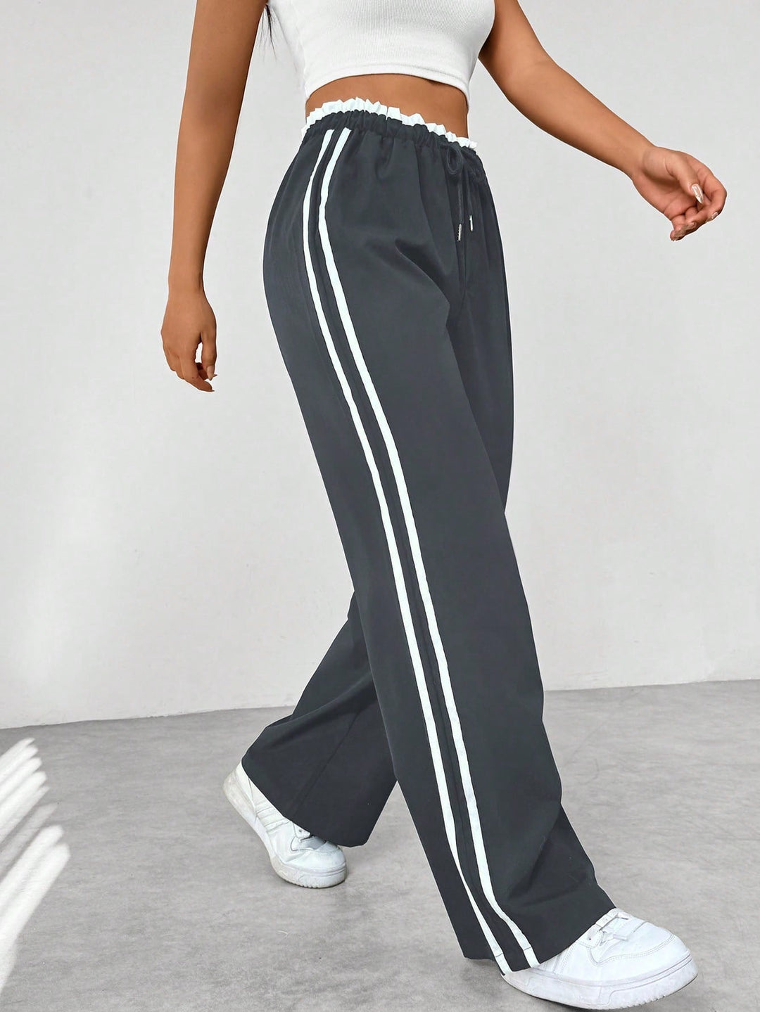 Women’s Wide-Leg Joggers – Relaxed Fit with Side Stripe Detail