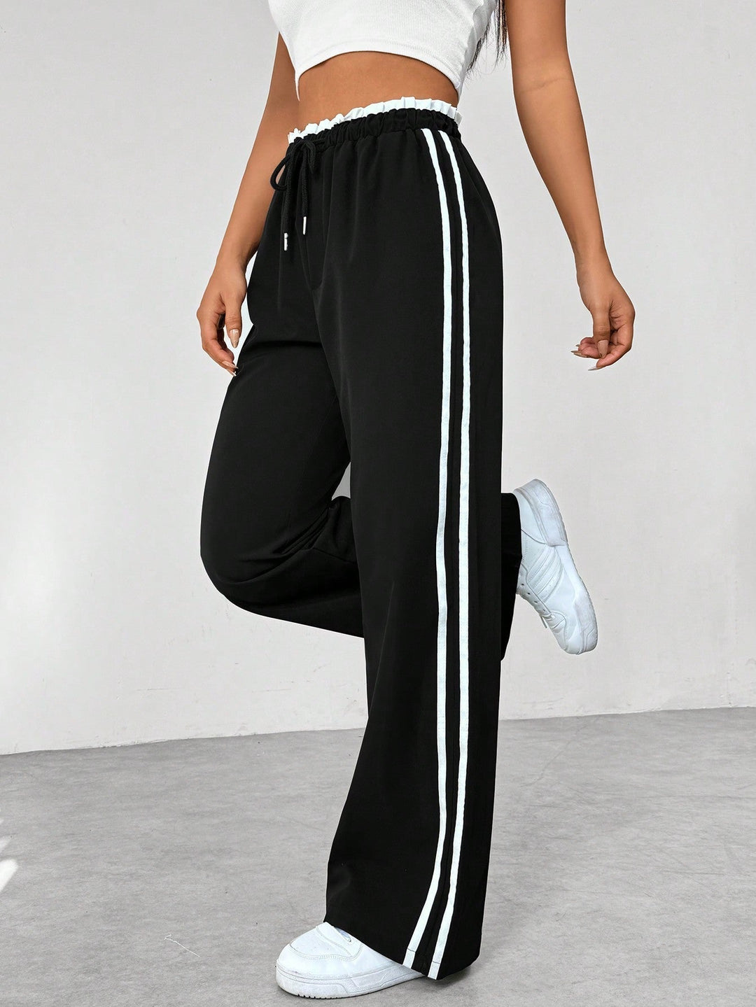 Women’s Wide-Leg Joggers – Relaxed Fit with Side Stripe Detail