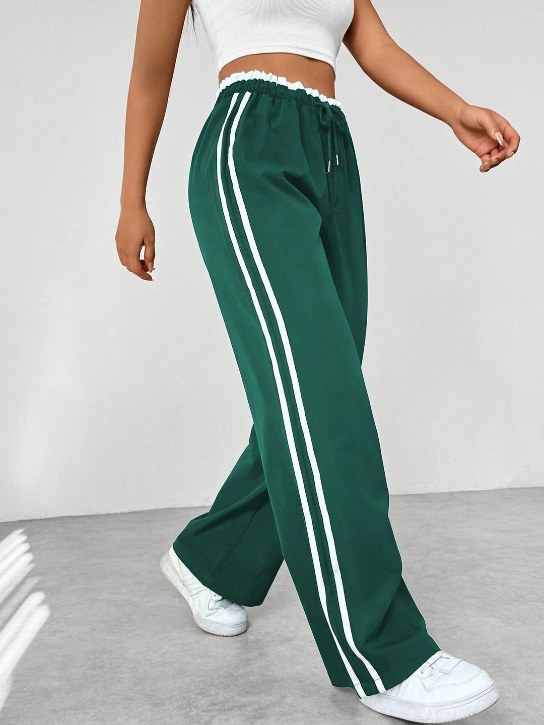 Women’s Wide-Leg Joggers – Relaxed Fit with Side Stripe Detail