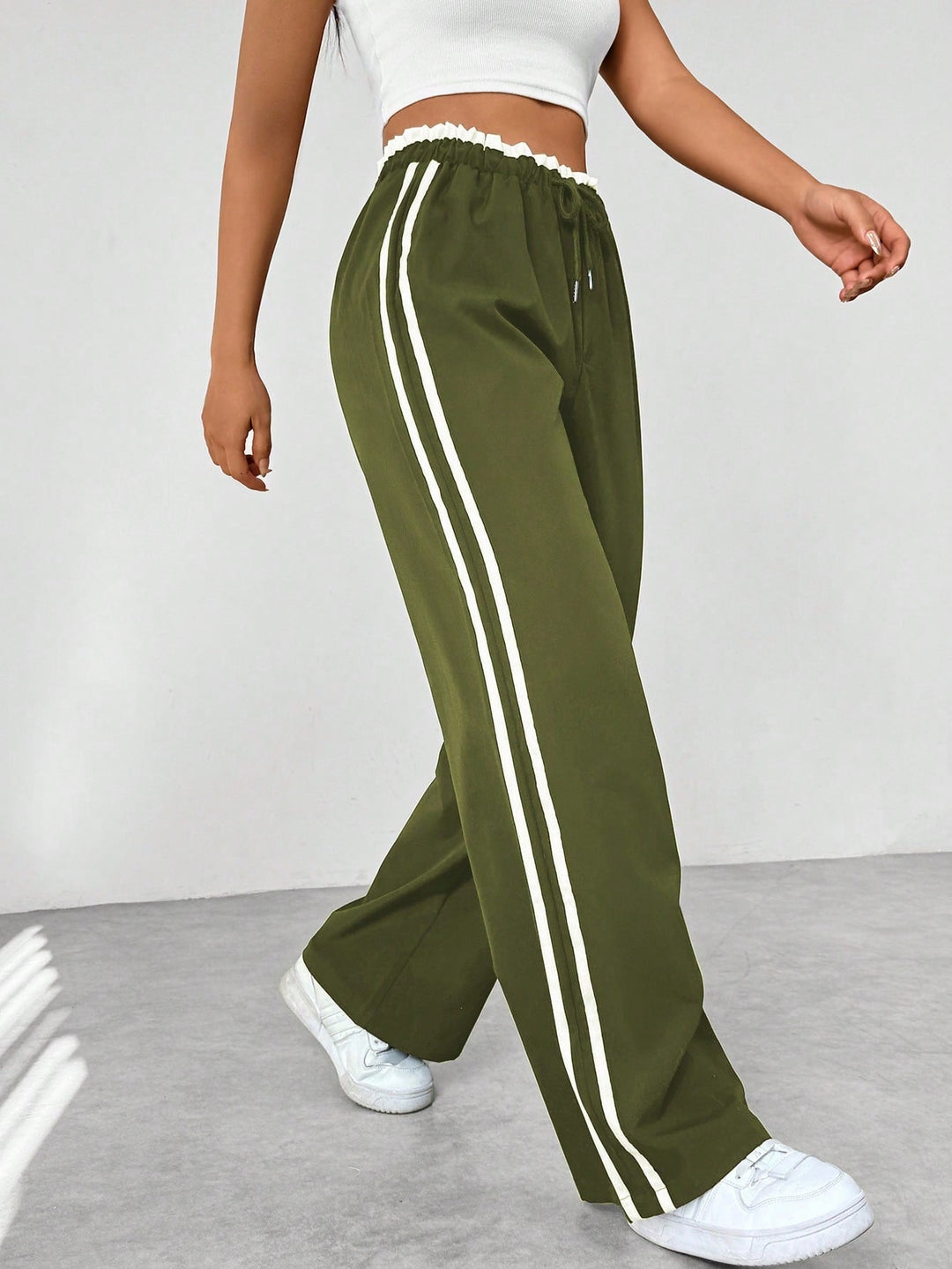 Women’s Wide-Leg Joggers – Relaxed Fit with Side Stripe Detail