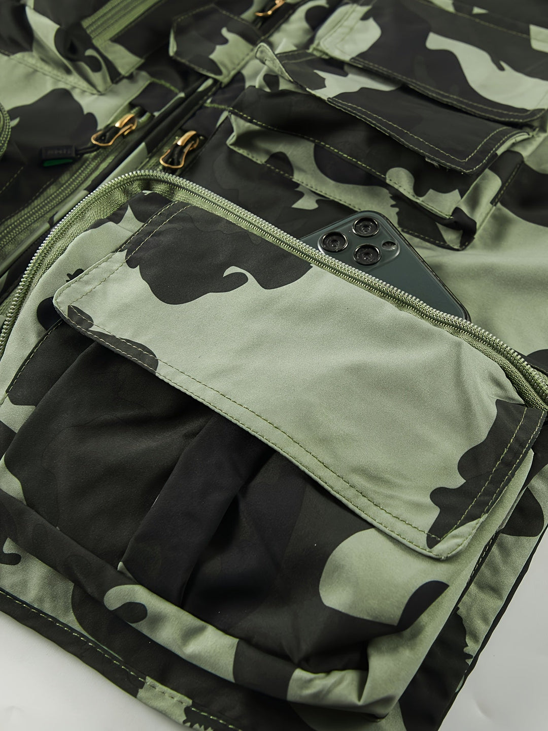 Men’s Multi-Pocket Outdoor Vest – Lightweight & Breathable for Fishing and Field Use