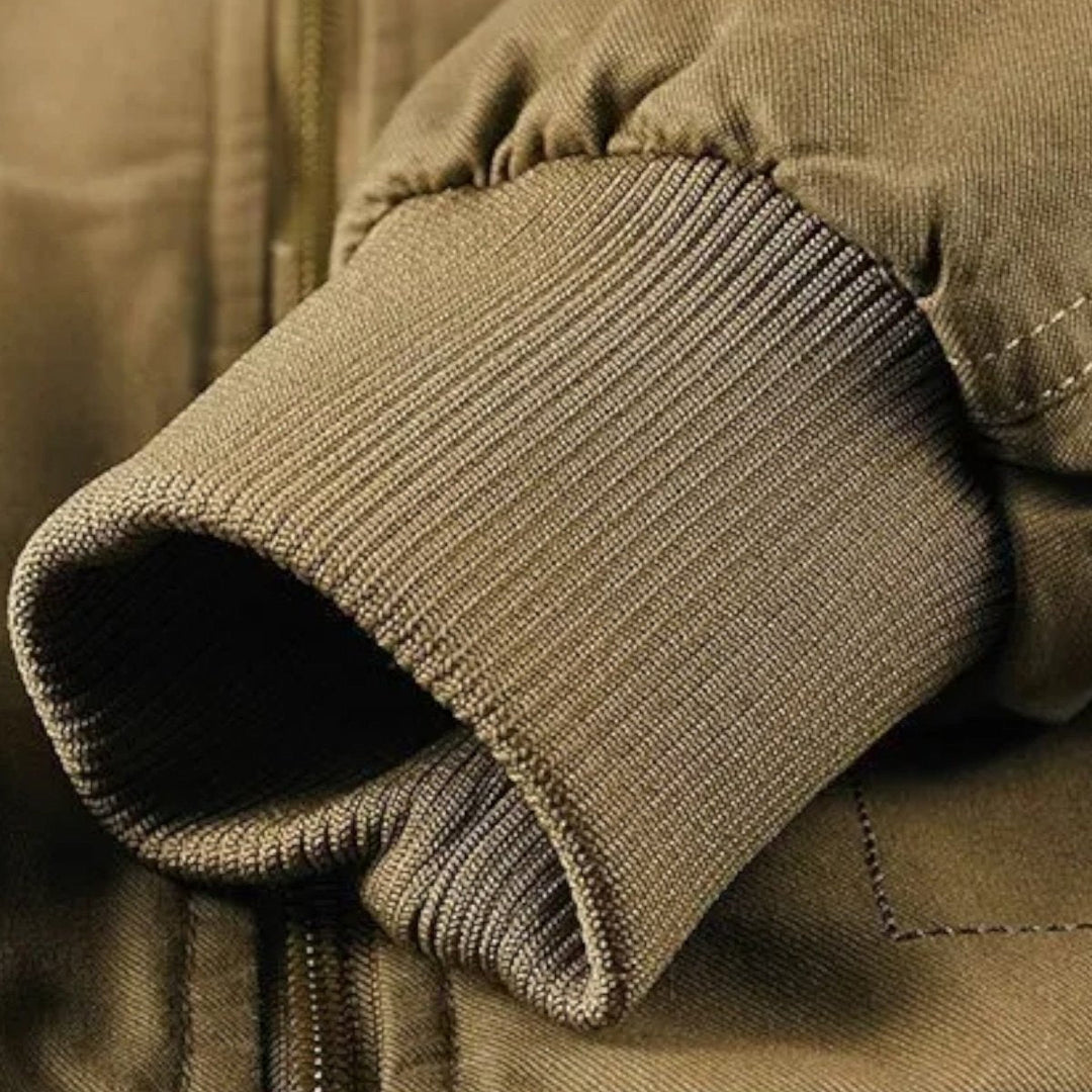 Men’s Durable Outdoor Jacket – Insulated Layer for Cold Weather Use