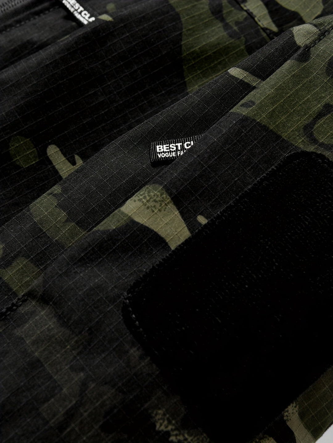 Men’s Outdoor Camouflage Jacket and Pants Set – Multi-Pocket Design for Active Use