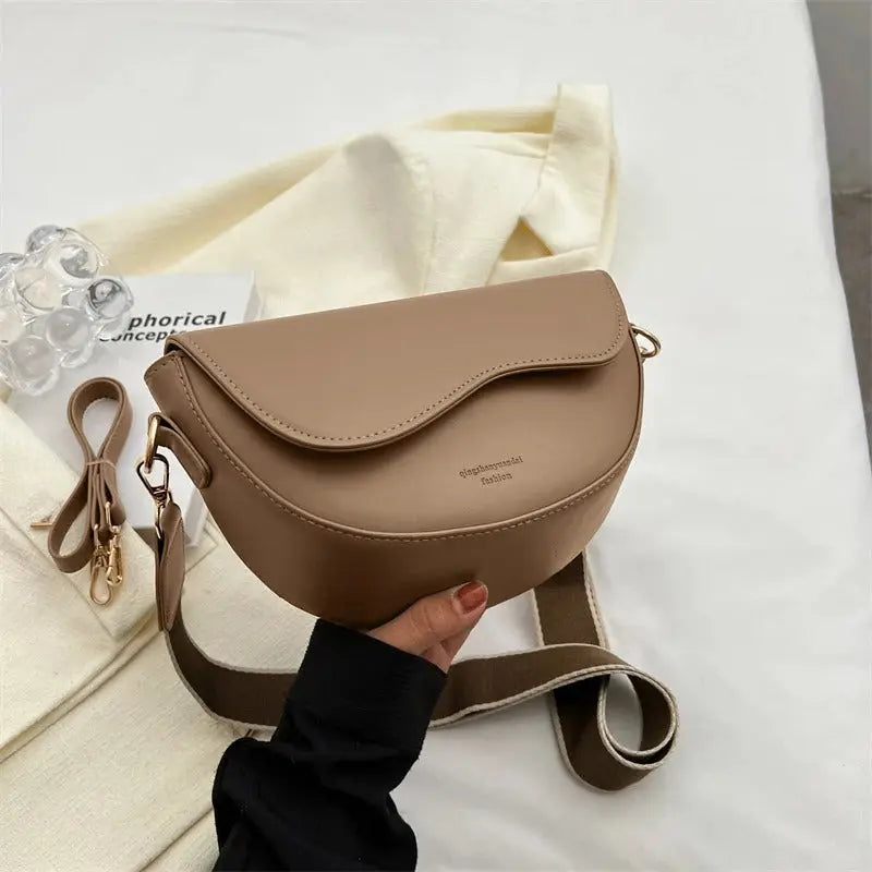 Women’s Shoulder Bag – Compact Design for Everyday Use