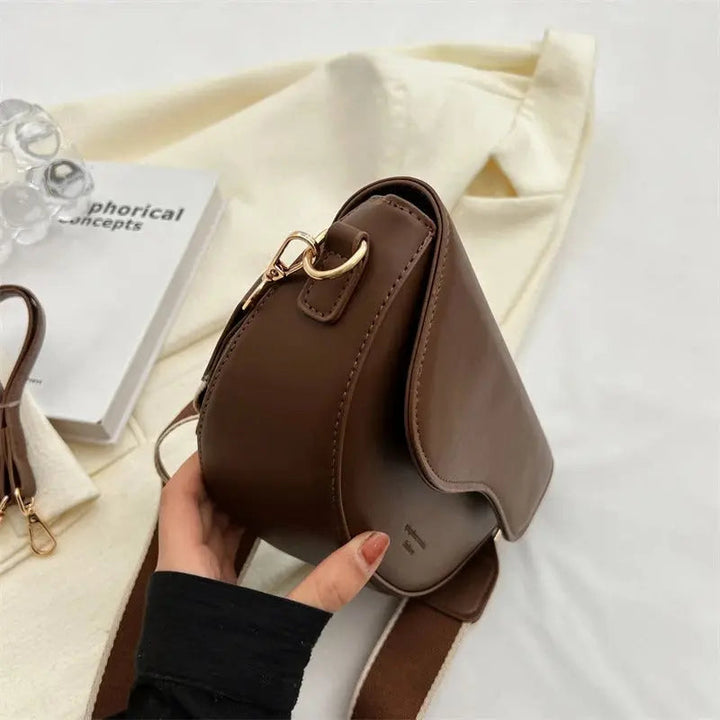 Women’s Shoulder Bag – Compact Design for Everyday Use